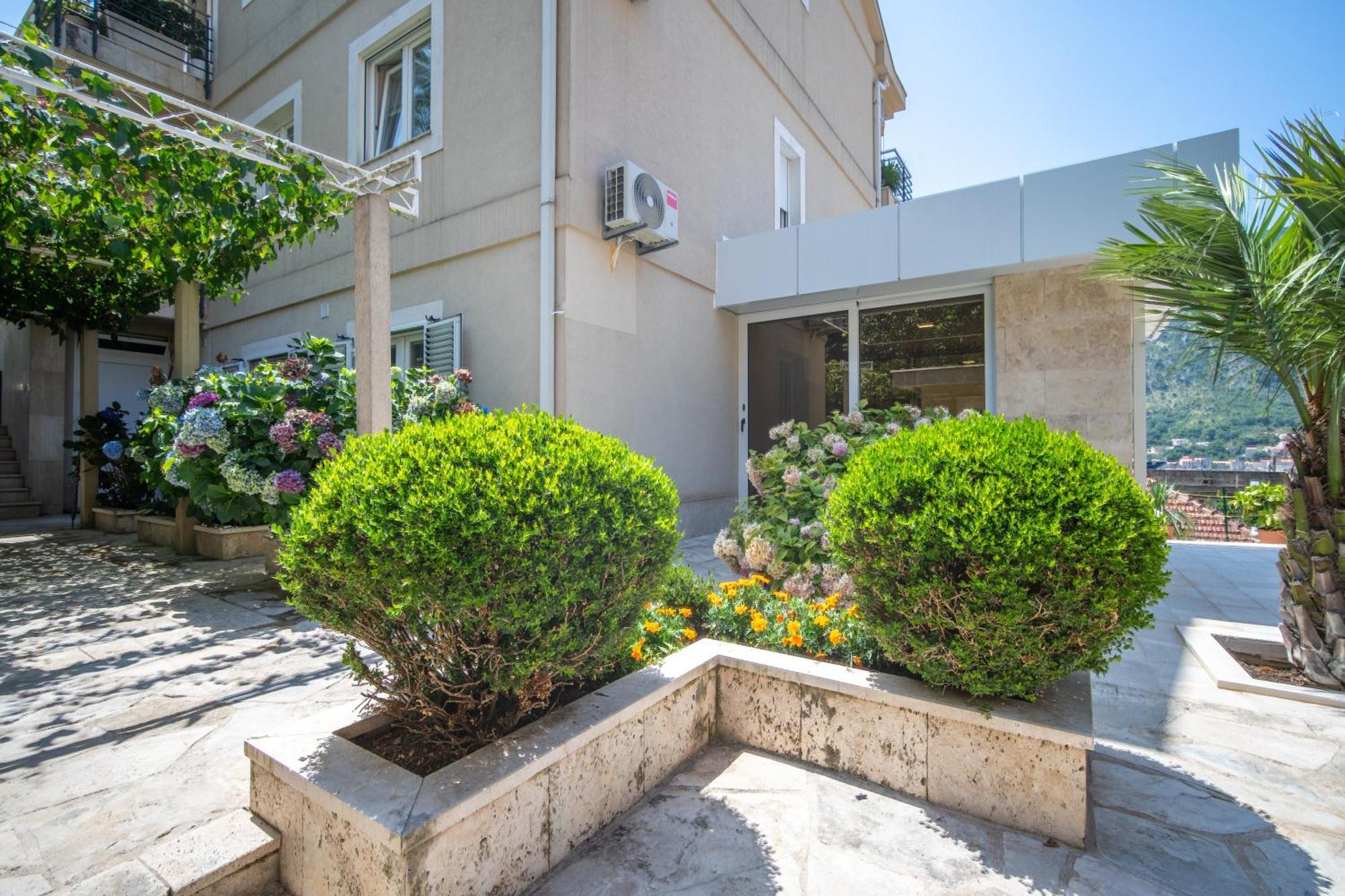 Palma Apartments โกตอร์ ภายนอก รูปภาพ